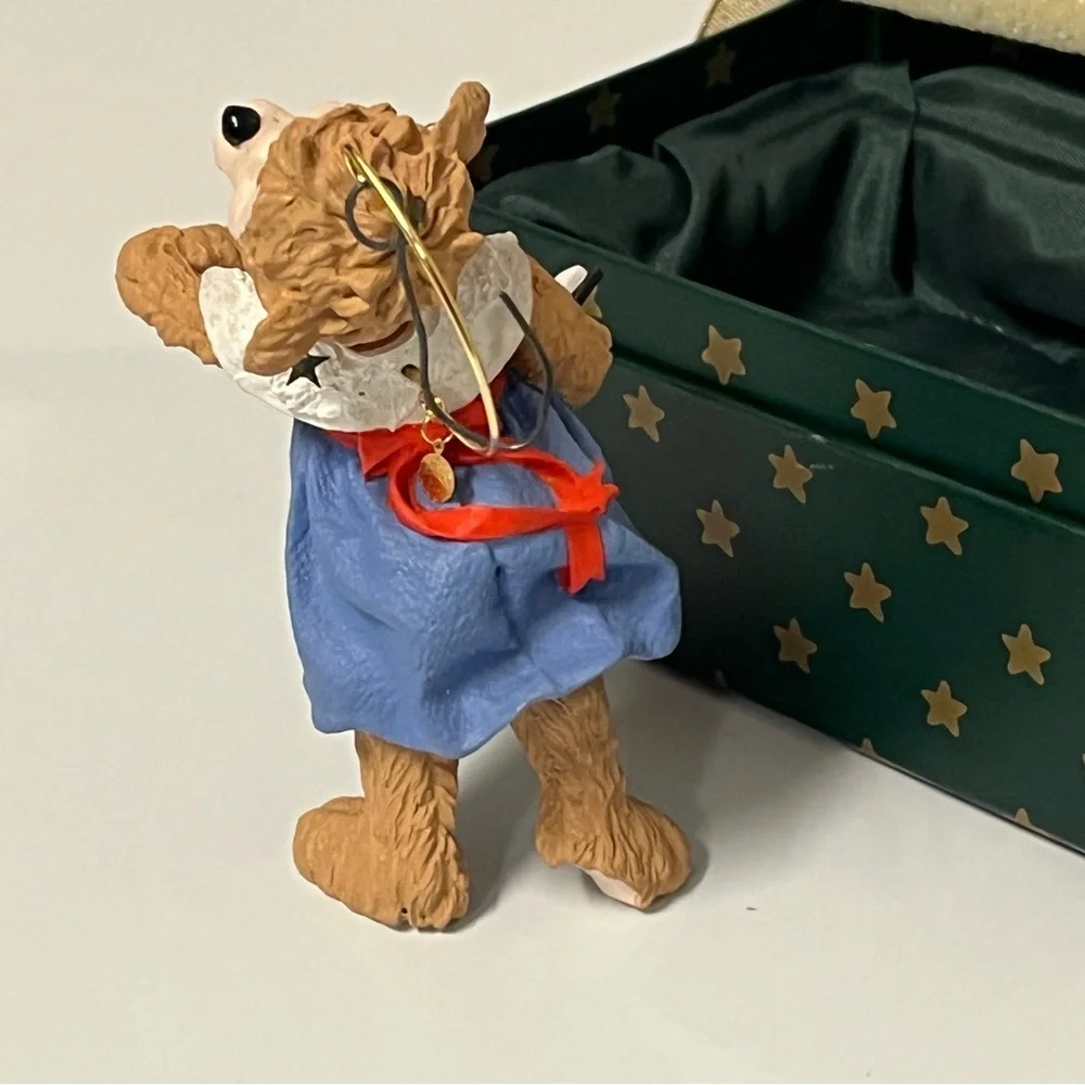 1997 Teddy Bear Family DOROTHY #1 in Series DONNA LEE Christmas Ornament DL3
